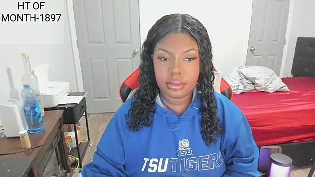 demi xoxo online show from 12, 11, 2025