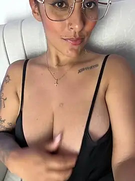 Snapshot of Seized_lust chatting on 14, 11, 2025 Seized lust online show from 14, 11, 2025