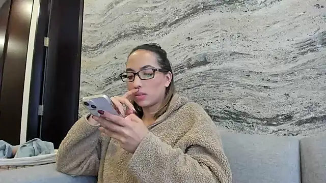 Snapshot of Sophi__a chatting on 19, 2, 2025 Sophi a online show from 19, 2, 2025