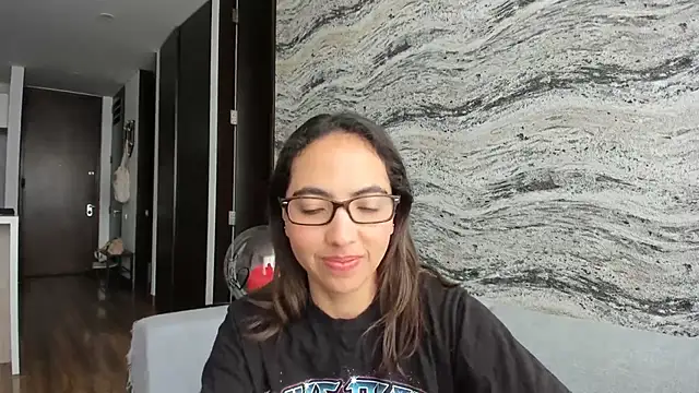 Snapshot of Sophi__a chatting on 19, 10, 2025 Sophi a online show from 19, 10, 2025