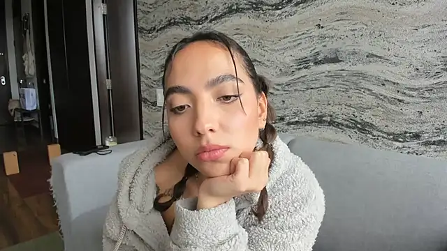 Snapshot of Sophi__a chatting on 12, 11, 2025 Sophi a online show from 12, 11, 2025