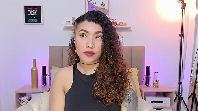 Zoe Gruber online show from 13, 11, 2025