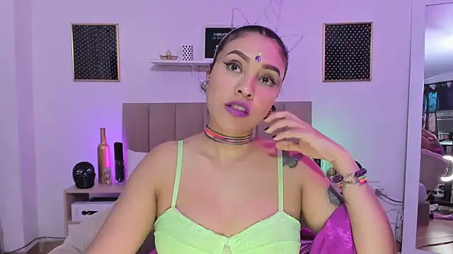 Zoe Gruber online show from 18, 10, 2025