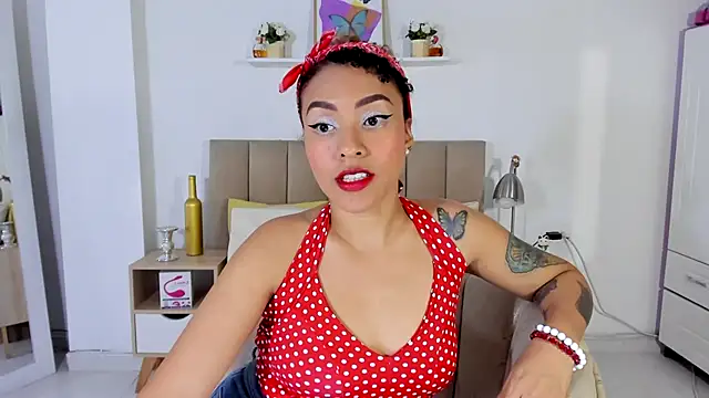 Snapshot of Zoe_Gruber chatting on 5, 5, 2026 Zoe Gruber online show from 5, 5, 2026