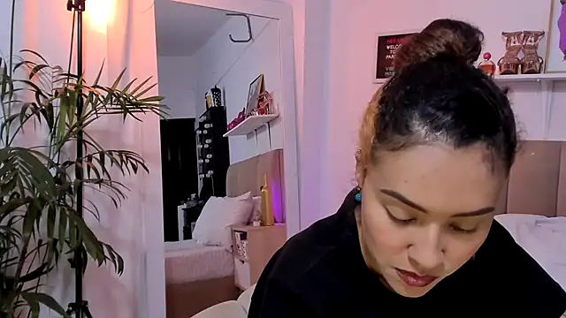 Zoe Gruber online show from 20, 11, 2025