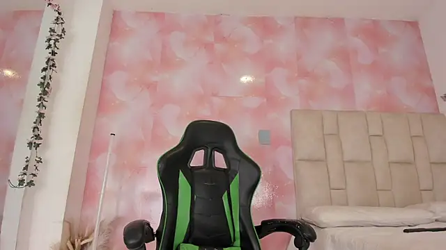 emily lean  online show from 8, 4, 2026