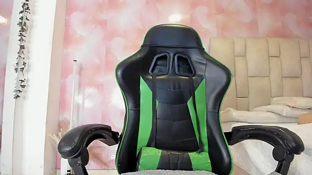 Snapshot of emily_lean_ chatting on 26, 11, 2025 emily lean online show from 26, 11, 2025