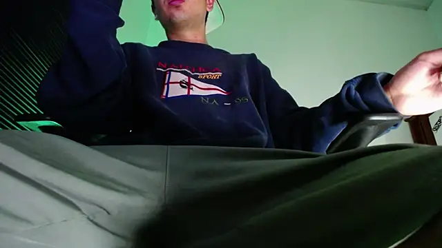 Snapshot of zacwatson_ chatting on 10, 7, 2026 zacwatson online show from 10, 7, 2026