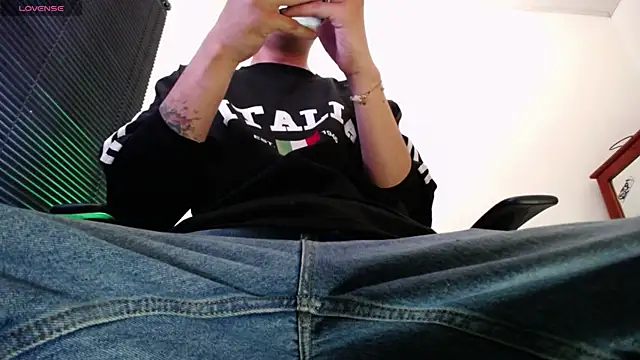 Snapshot of zacwatson_ chatting on 1, 7, 2026 zacwatson online show from 1, 7, 2026