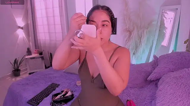 Snapshot of Sussy_Bell01 chatting on 22, 5, 2026 Sussy Bell01 online show from 22, 5, 2026