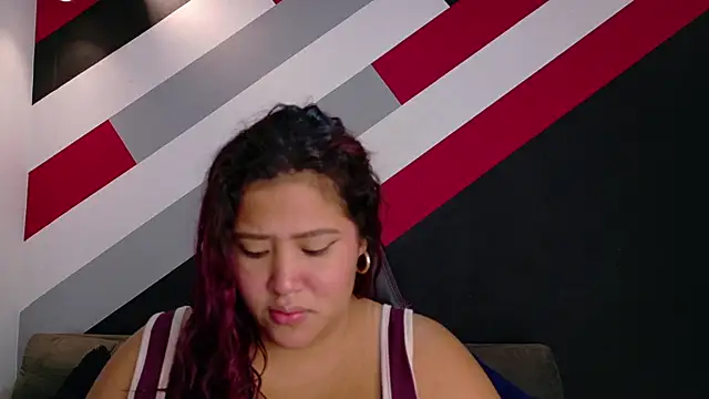 Snapshot of I_am_yours- chatting on 4, 12, 2025 I am yours- online show from 4, 12, 2025