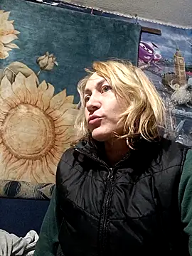 wLESLYMOSw online show from 23, 11, 2025