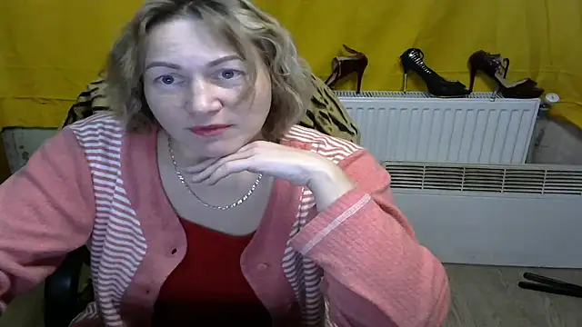 wLESLYMOSw online show from 28, 1, 2025