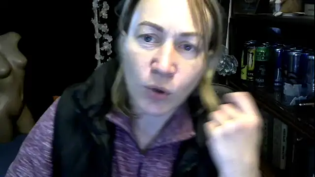 wLESLYMOSw online show from 17, 10, 2025