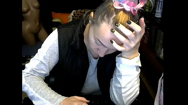 wLESLYMOSw online show from 2, 12, 2025