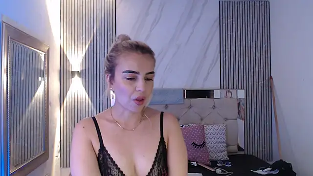 ashley  tylor online show from 30, 4, 2026