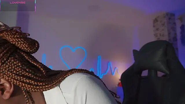 EmmaSanzz  online show from 24, 11, 2025