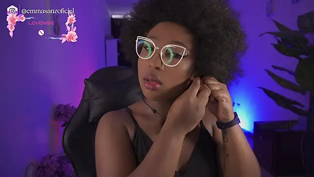 Snapshot of EmmaSanzz_ chatting on 9, 5, 2026 EmmaSanzz online show from 9, 5, 2026
