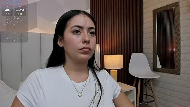 Julietasantos   online show from 3, 11, 2025