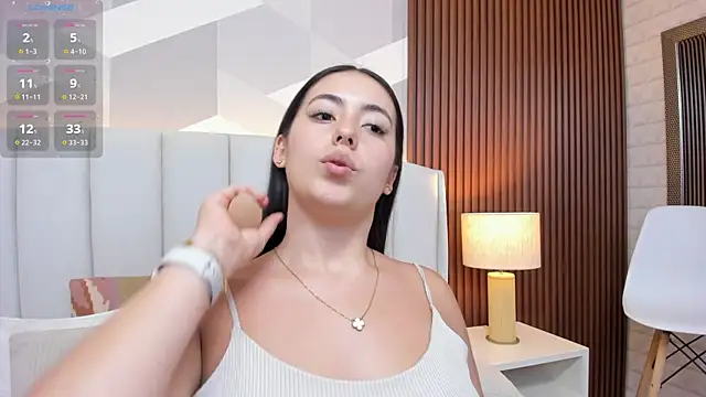 Julietasantos   online show from 4, 11, 2025