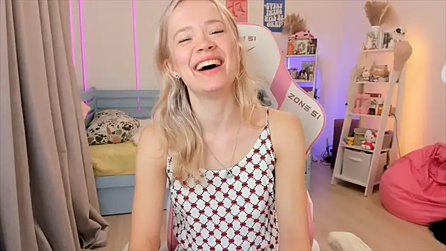 Lily Young online show from 27, 11, 2025