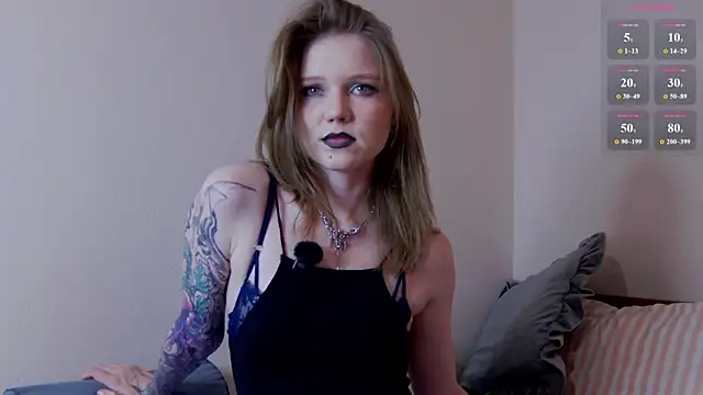 Snapshot of lessysweety chatting on 8, 7, 2026 lessysweety online show from 8, 7, 2026
