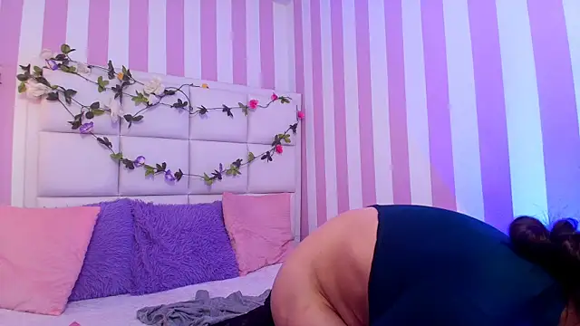 Carolina hernandez22 online show from 2, 3, 2025