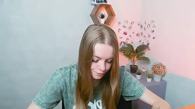 AliceFlirtt  online show from 19, 9, 2025
