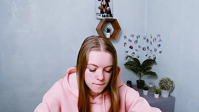 AliceFlirtt  online show from 20, 9, 2025