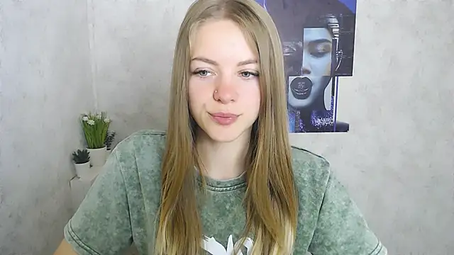 AliceFlirtt  online show from 13, 9, 2025