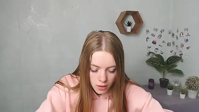 AliceFlirtt  online show from 26, 9, 2025