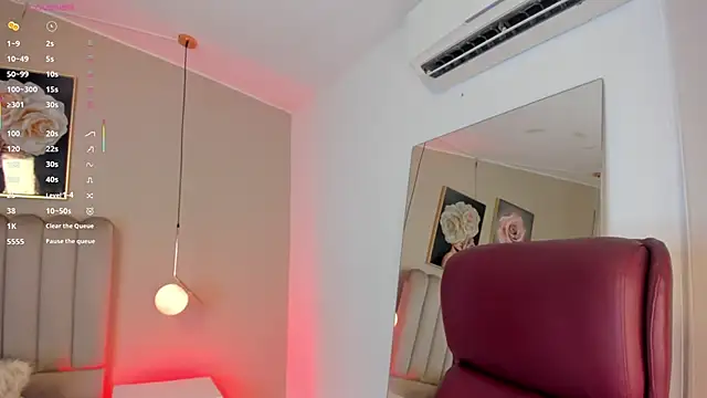 Snapshot of Emma_Thompsson chatting on 4, 11, 2025 Emma Thompsson online show from 4, 11, 2025