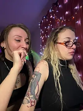 Dooubletroublee online show from 18, 1, 2025