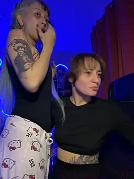 Dooubletroublee online show from 8, 11, 2025