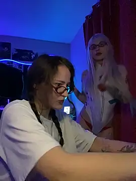 Dooubletroublee online show from 3, 10, 2025