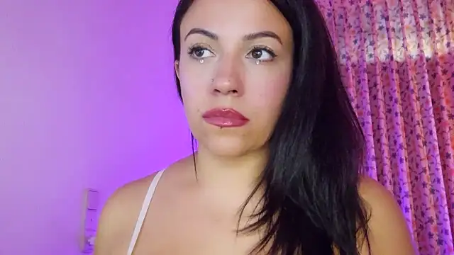 Latina hot2024 online show from 1, 10, 2025