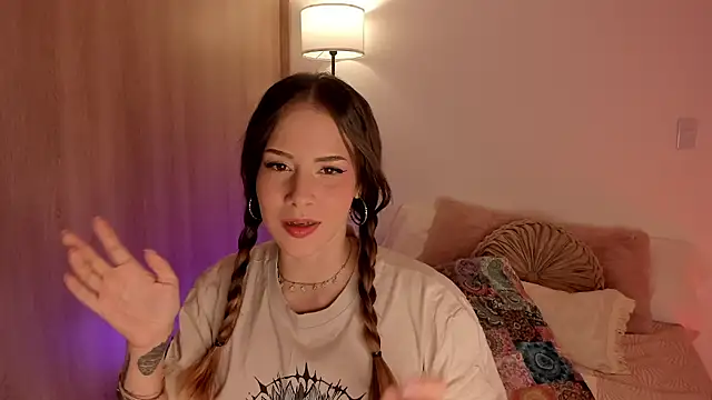 Lady lacey05 online show from 2, 4, 2026