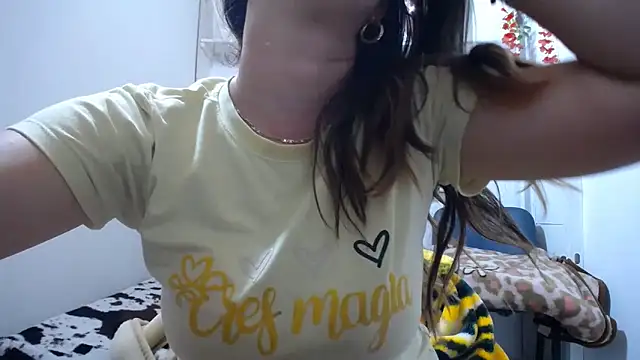 Luna girlhot  online show from 6, 2, 2026