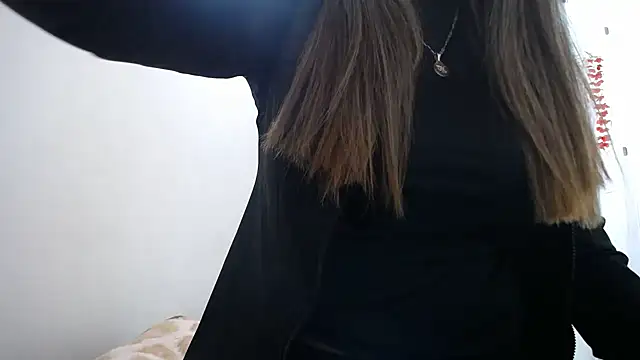 Luna girlhot  online show from 13, 4, 2026