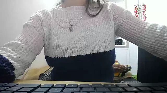 Luna girlhot  online show from 3, 6, 2026