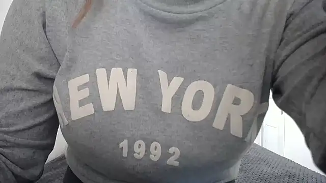 Luna girlhot  online show from 18, 4, 2026