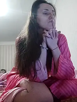 Snapshot of emeli_moon chatting on 8, 3, 2025 emeli moon online show from 8, 3, 2025