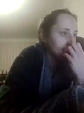 Snapshot of emeli_moon chatting on 8, 1, 2025 emeli moon online show from 8, 1, 2025