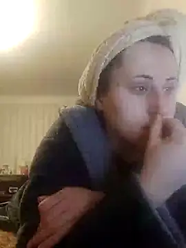 Snapshot of emeli_moon chatting on 4, 1, 2025 emeli moon online show from 4, 1, 2025