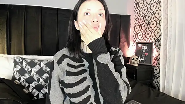 Adeelinee online show from 17, 4, 2026