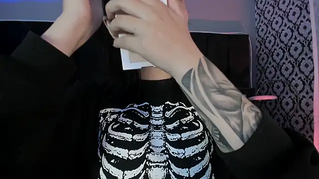 Adeelinee online show from 31, 3, 2026