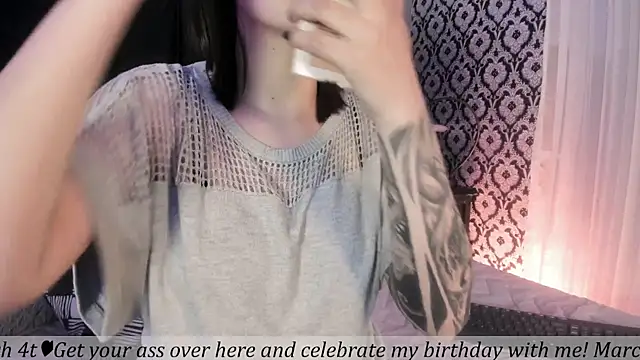 Adeelinee online show from 4, 3, 2026