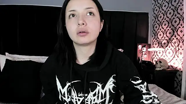 Adeelinee online show from 10, 4, 2026