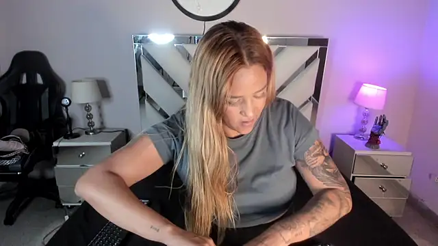 AnyyJones online show from 11, 2, 2025