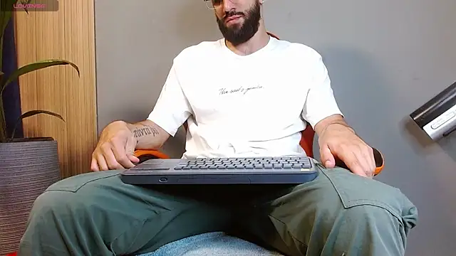 Snapshot of Mr_WhiteCock chatting on 19, 9, 2025 Mr WhiteCock online show from 19, 9, 2025